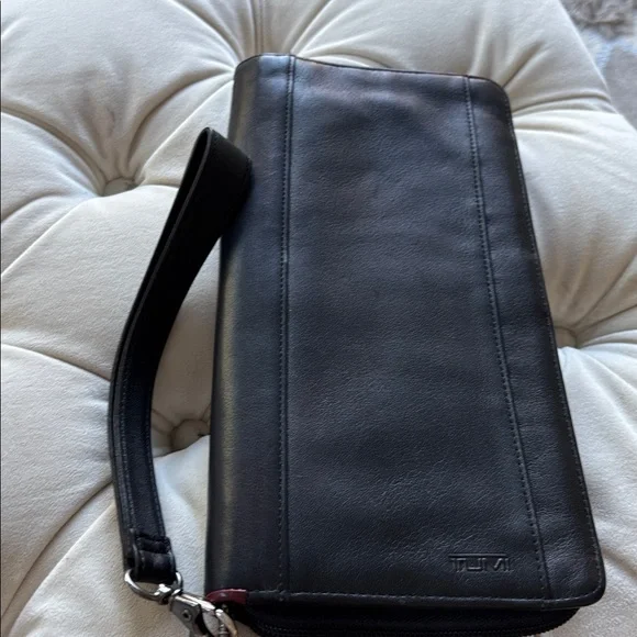 Tumi Black Leather Clutch - Picture 2 of 6